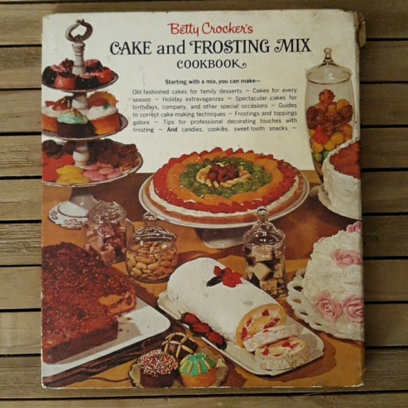 Betty Crockers Cake and Frosting Mix Cookbook 1st - Picture 2 of 8